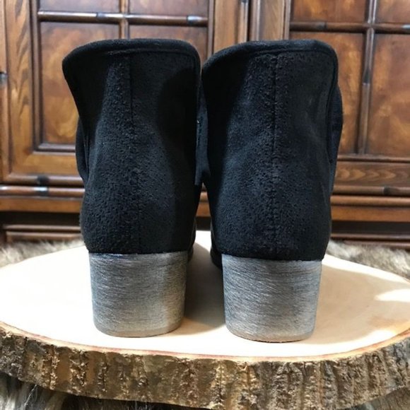 NWOT Seven7 Black Faux Suede Split Side Perforated Back Sim Birch Heel Bootie - Picture 5 of 8